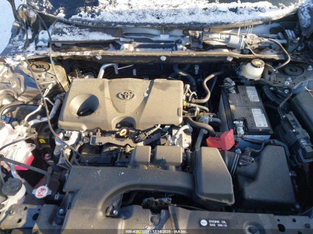 Toyota RAV4 Le Image 7