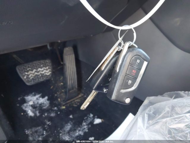 Toyota RAV4 Le Image 13