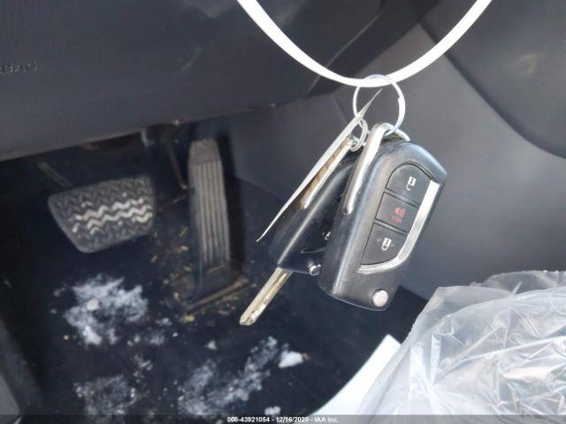 Toyota RAV4 Le Image 13