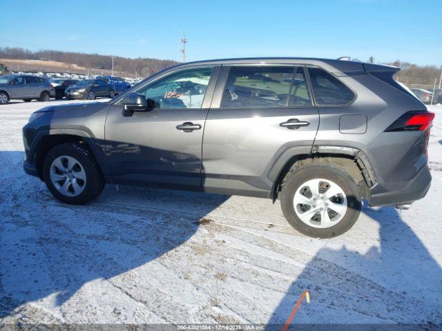 Toyota RAV4 Le Image 14