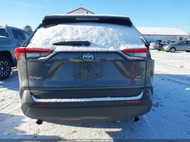 Toyota RAV4 Le Image 10