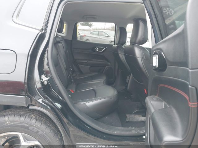 Jeep Compass Trailhawk 4x4 Image 4