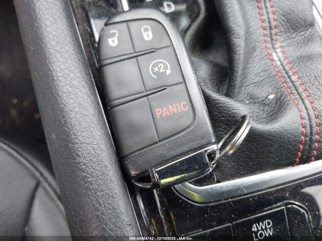 Jeep Compass Trailhawk 4x4 Image 11