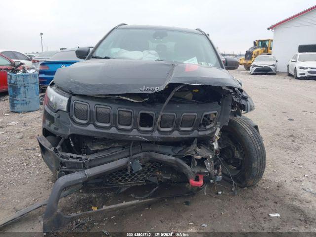 Jeep Compass Trailhawk 4x4 Image 14