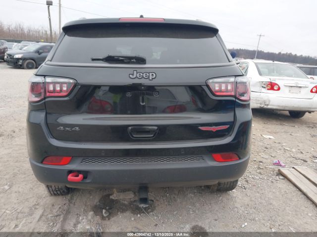 Jeep Compass Trailhawk 4x4 Image 2