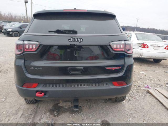 Jeep Compass Trailhawk 4x4 Image 2