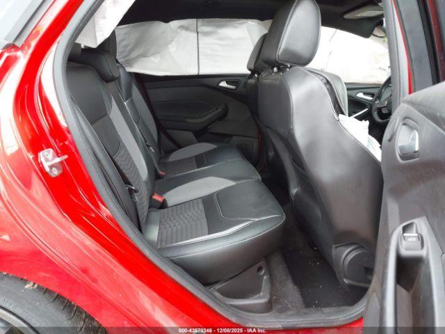 Ford Focus St Image 13