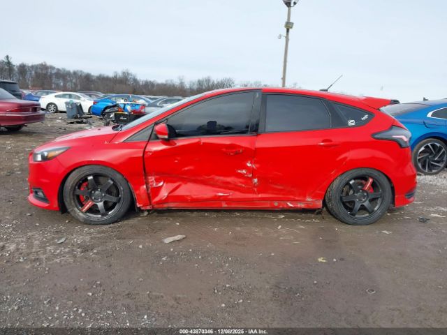 Ford Focus St Image 15