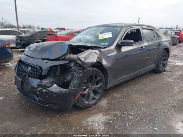 Chrysler 300 S Image 13