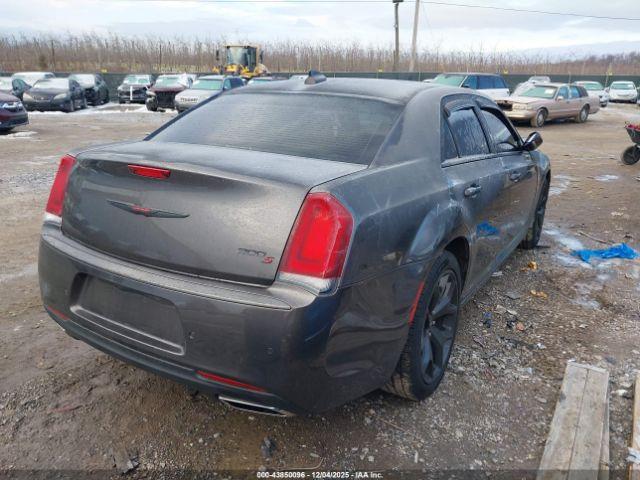 Chrysler 300 S Image 6