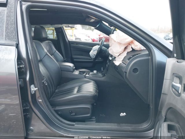 Chrysler 300 S Image 5