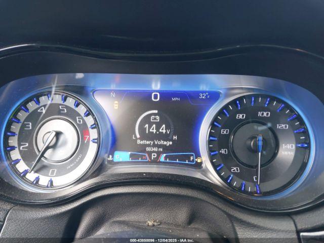 Chrysler 300 S Image 2