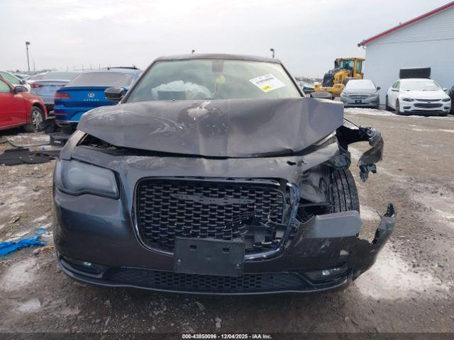 Chrysler 300 S Image 10